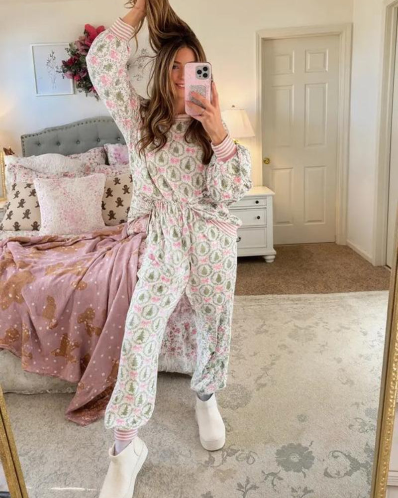 Women’s Christmas Tree & Bow Print Loungewear Set – Soft Cozy Two-Piece Pajamas
